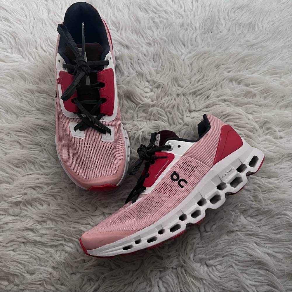 On Cloudstratus Sneakers
